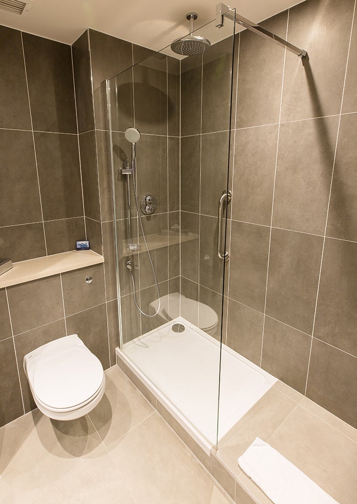 Hilton Dublin Charlemont hotel room toilet and shower