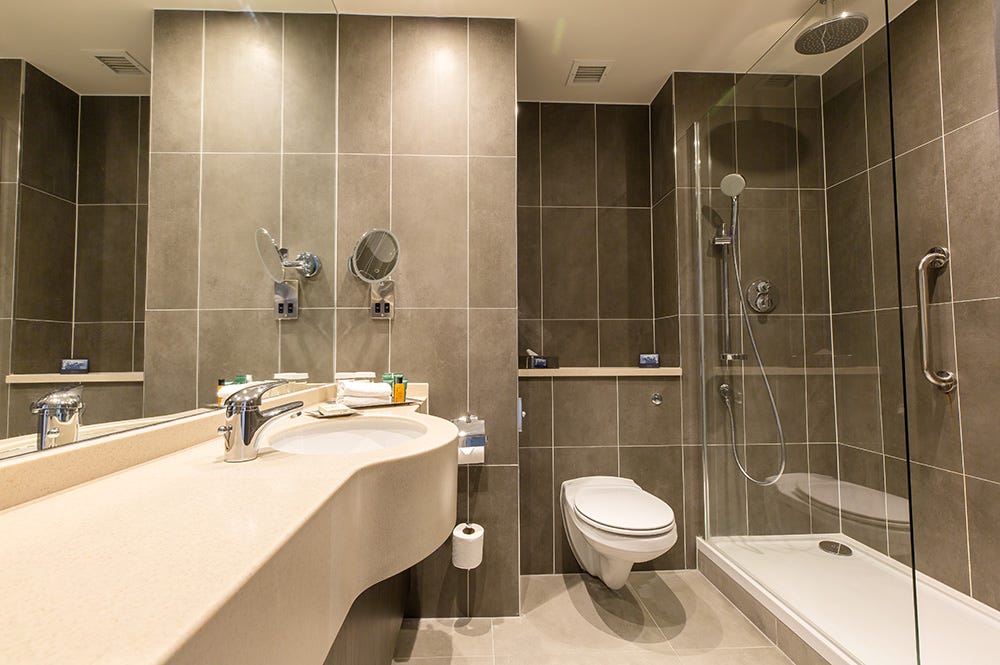 Hilton Dublin Charlemont Hotel room bathroom 